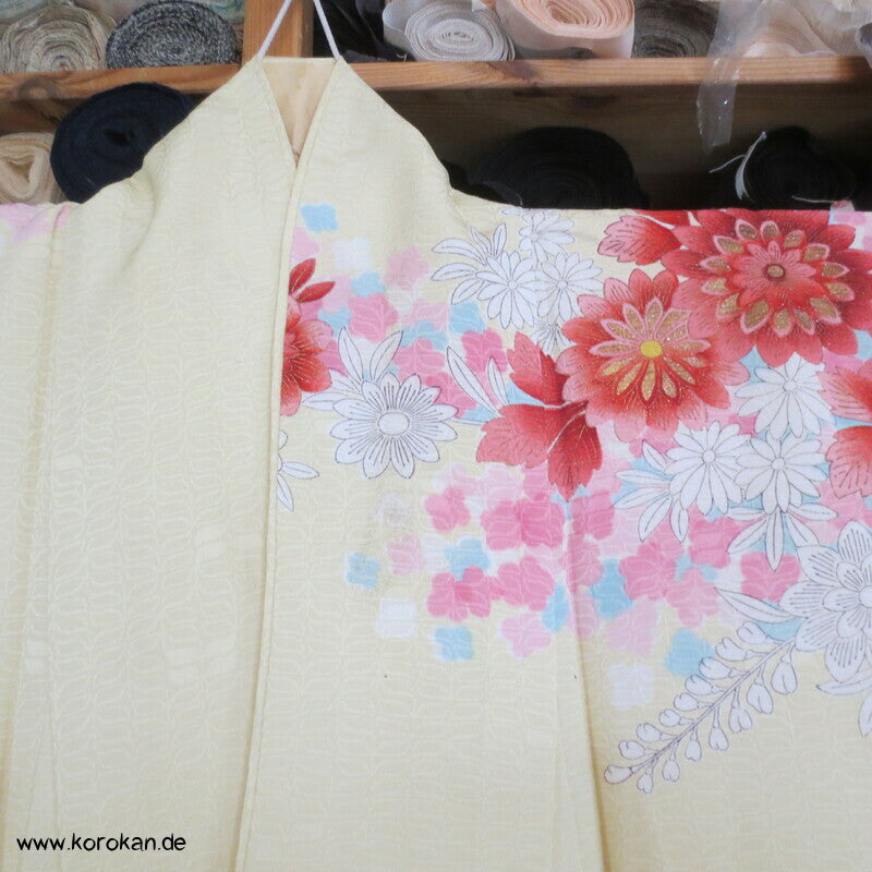 Kiku Splash hellgelber Seiden Homongi Kimono