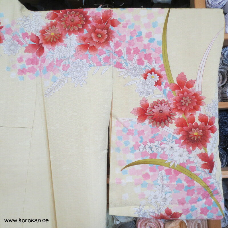 Kiku Splash hellgelber Seiden Homongi Kimono