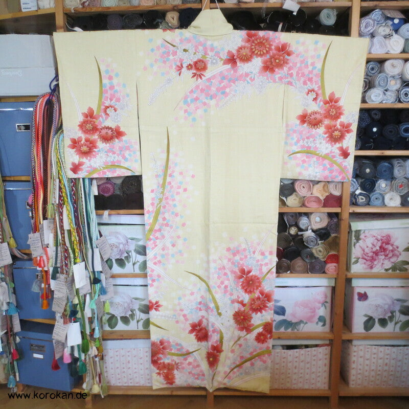 Kiku Splash hellgelber Seiden Homongi Kimono