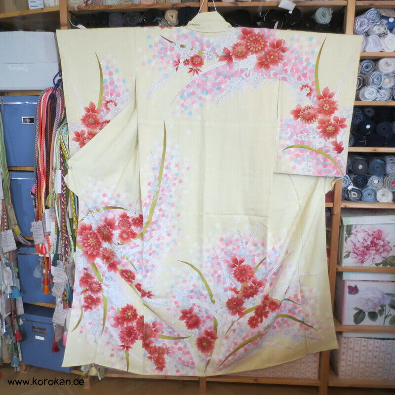Kiku Splash hellgelber Seiden Homongi Kimono