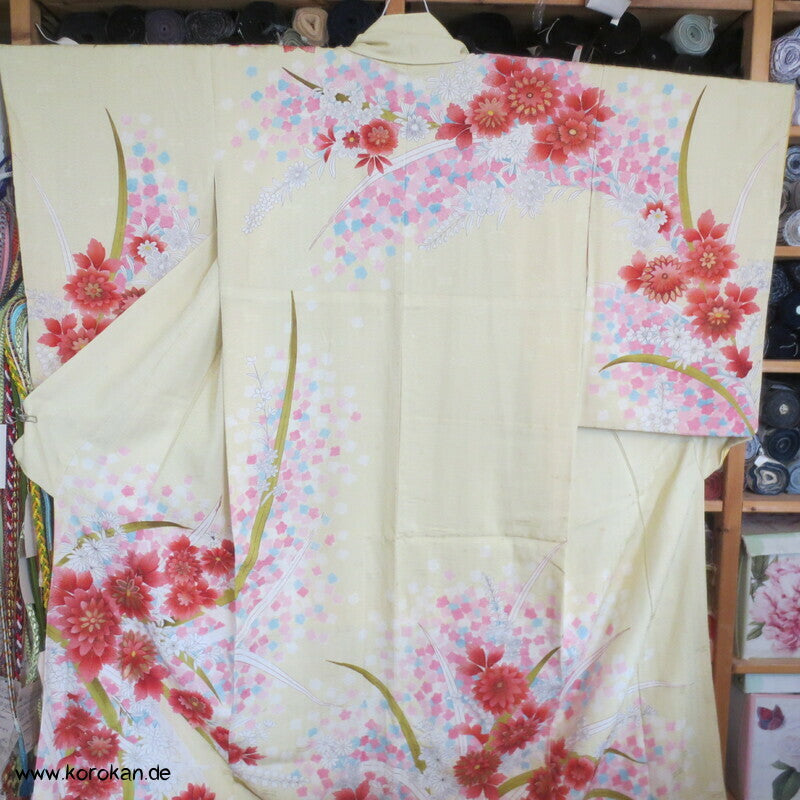 Kiku Splash hellgelber Seiden Homongi Kimono