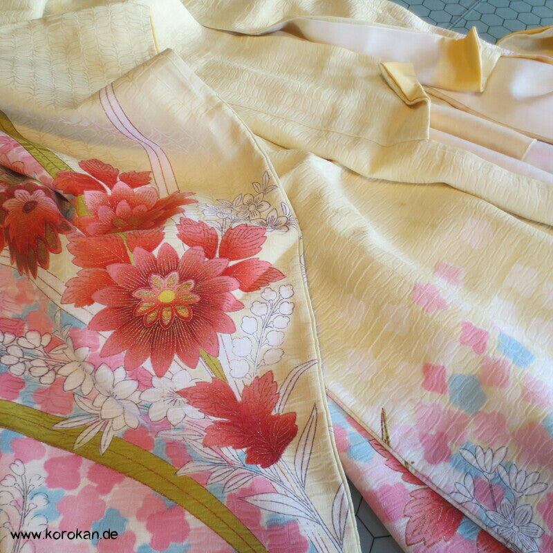 Kiku Splash hellgelber Seiden Homongi Kimono
