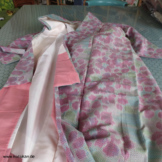 Kasuri Blüten Tsumugi Seiden Kimono