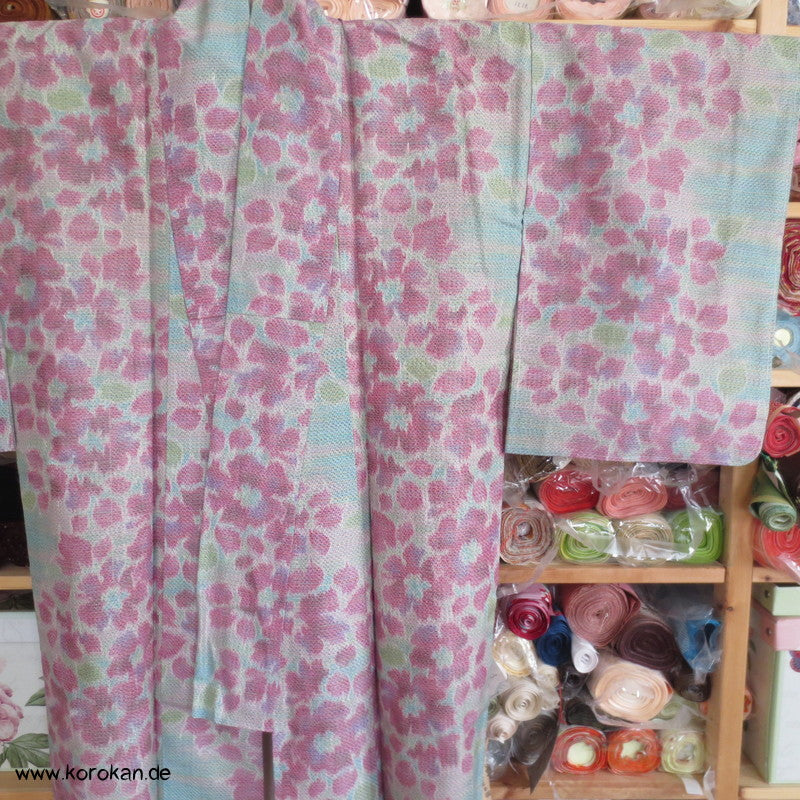 Kasuri Blüten Tsumugi Seiden Kimono