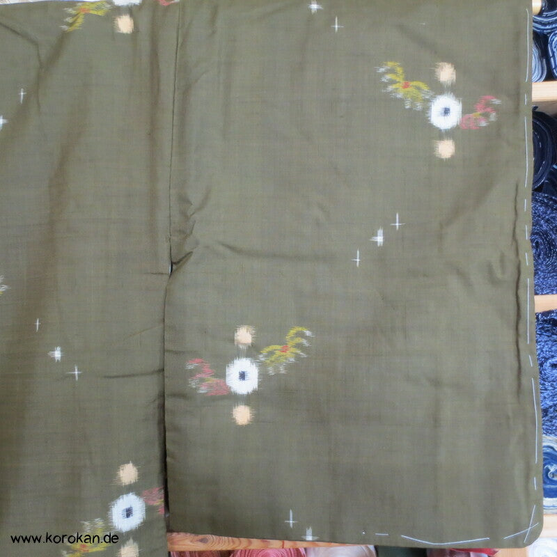 Japan Art Deco Chrysanthemen auf oliv Meisen Seiden Kimono