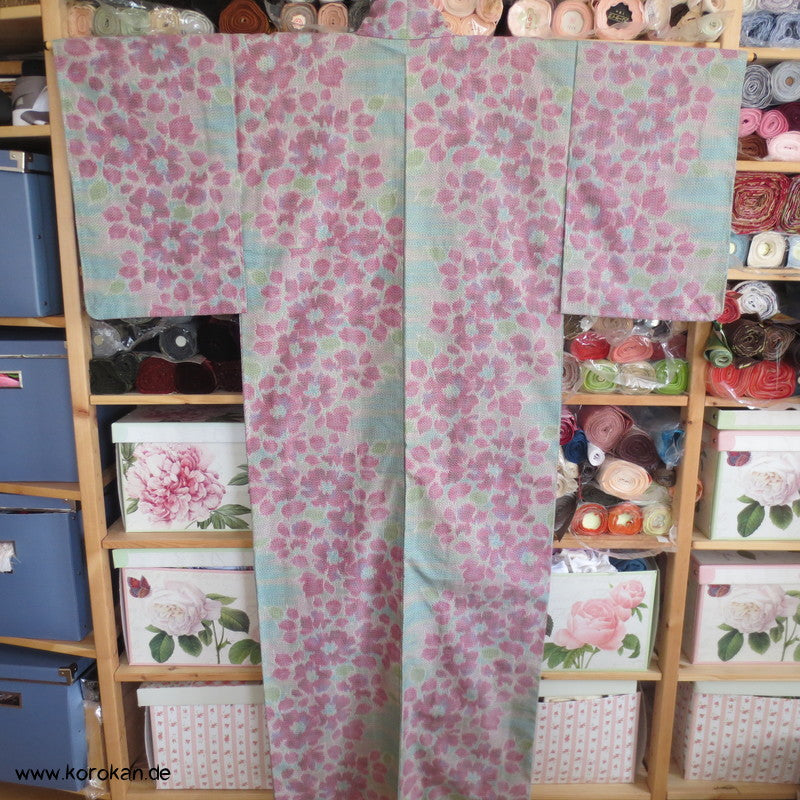 Kasuri Blüten Tsumugi Seiden Kimono