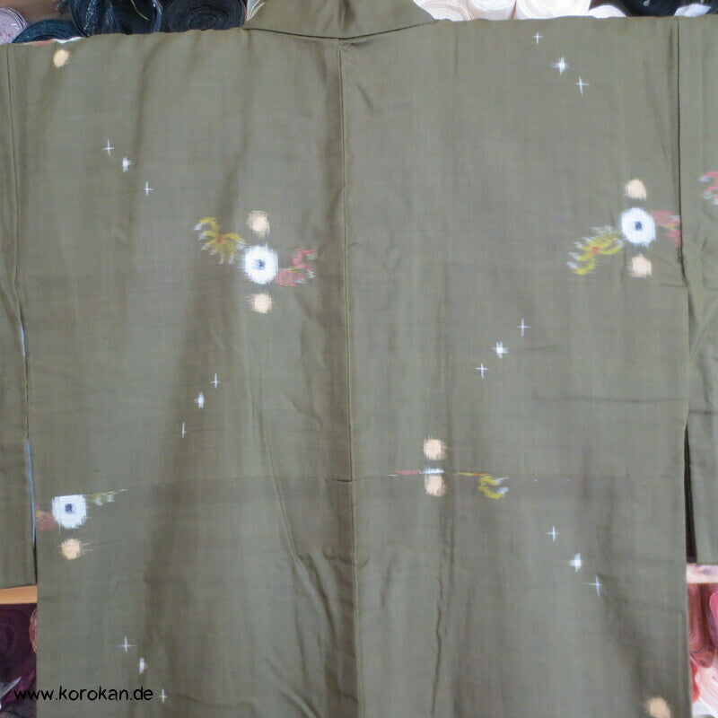 Japan Art Deco Chrysanthemen auf oliv Meisen Seiden Kimono