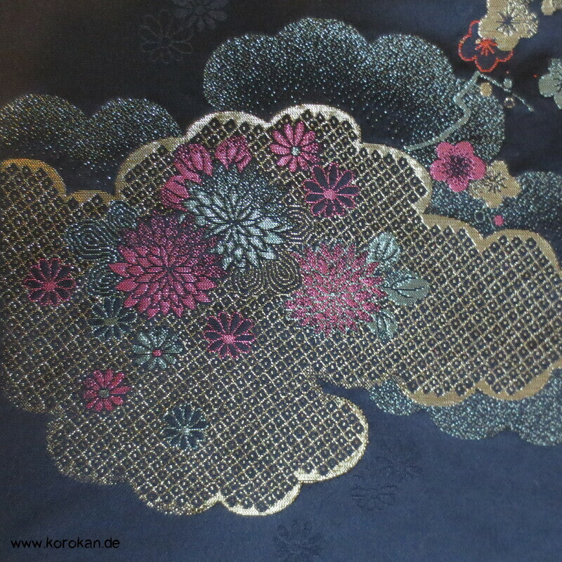 Wolken und Blüten Kimono Seide/ Lurex/ Urushi