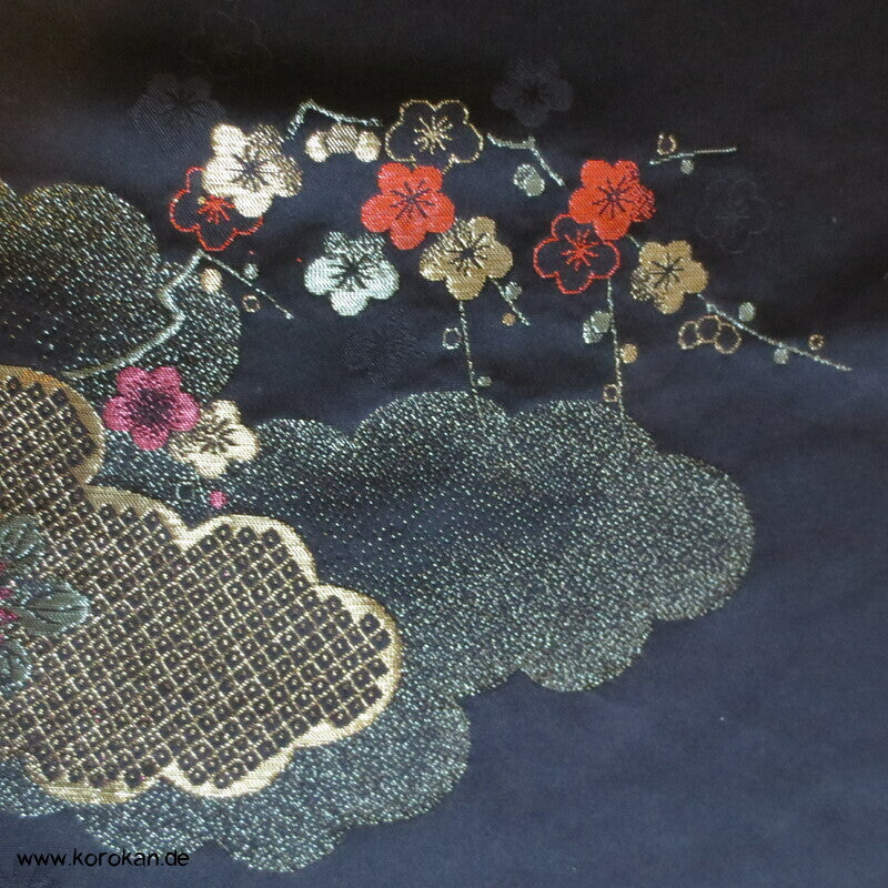 Wolken und Blüten Kimono Seide/ Lurex/ Urushi