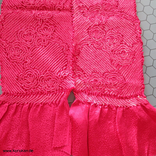 Shibori Rosen auf dunkelpink, Schneeflocken Rinzu Seidendamast