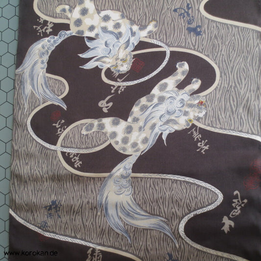 Shishi Löwen, Kanji Honan Seide
