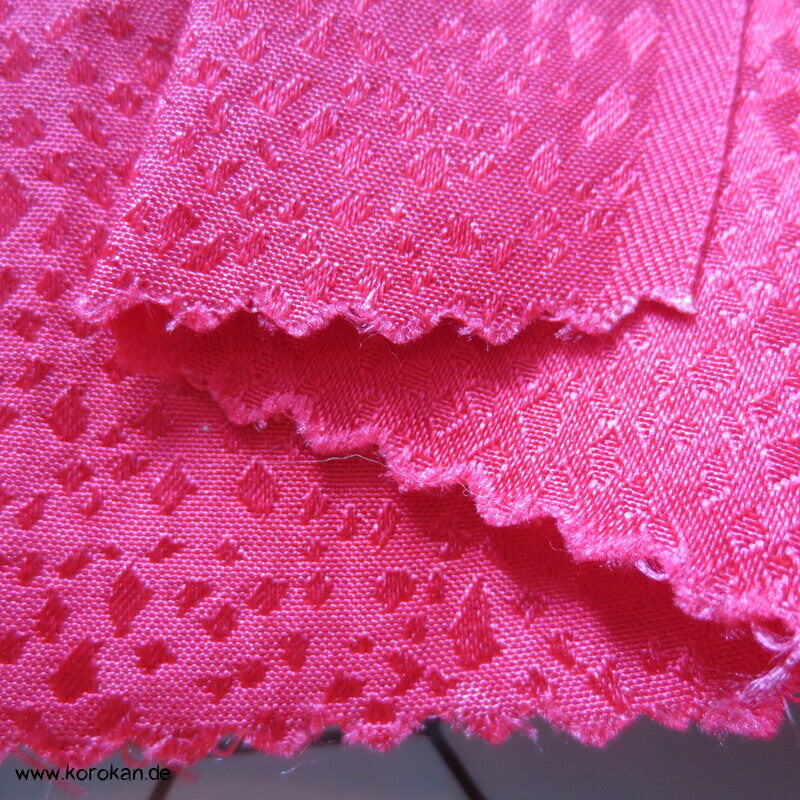Shibori Rosen auf dunkelpink, Schneeflocken Rinzu Seidendamast
