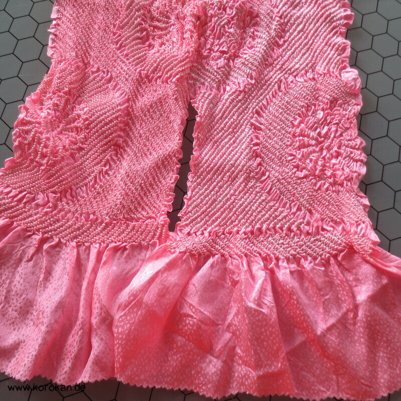 Shibori Kiku Kreise auf rosa, Schneeflocken Rinzu Seidendamast