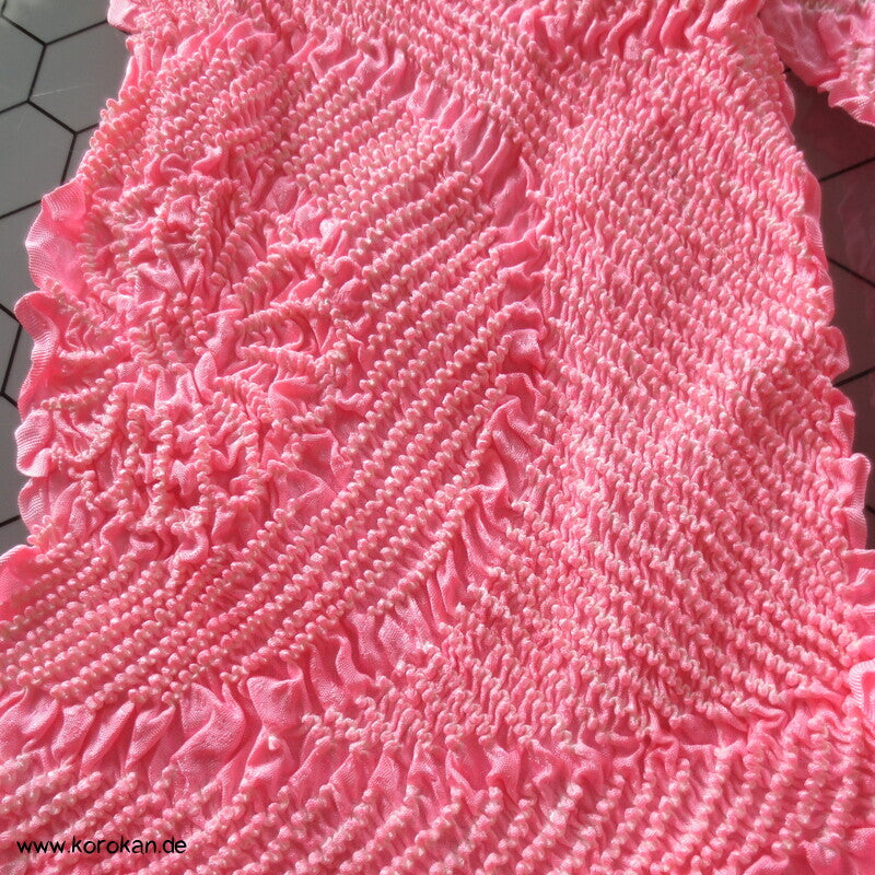 Shibori Kiku Kreise auf rosa, Schneeflocken Rinzu Seidendamast