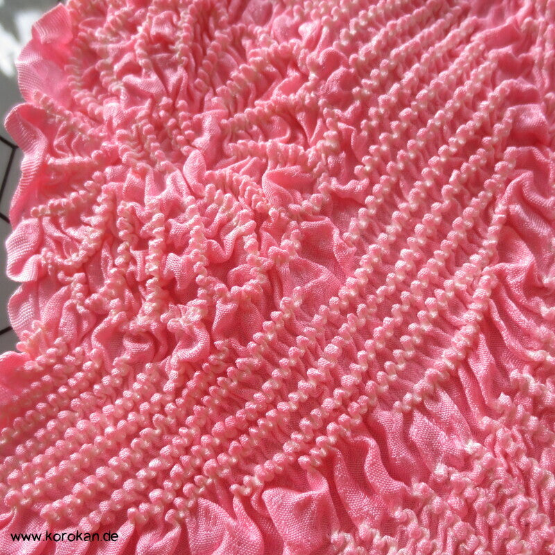 Shibori Kiku Kreise auf rosa, Schneeflocken Rinzu Seidendamast