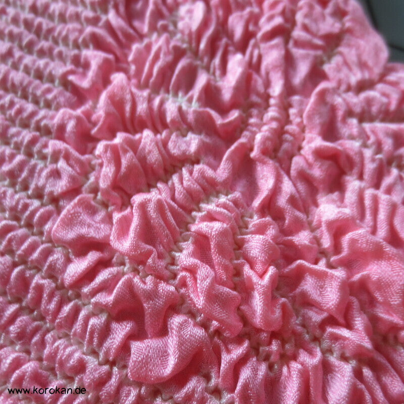 Shibori Kiku Kreise auf rosa, Schneeflocken Rinzu Seidendamast