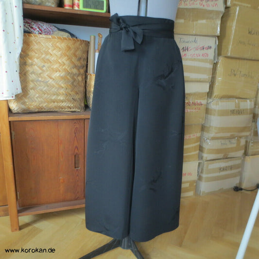 Hakama artige Hose, schwarzer Haori Kimono Seidendamast