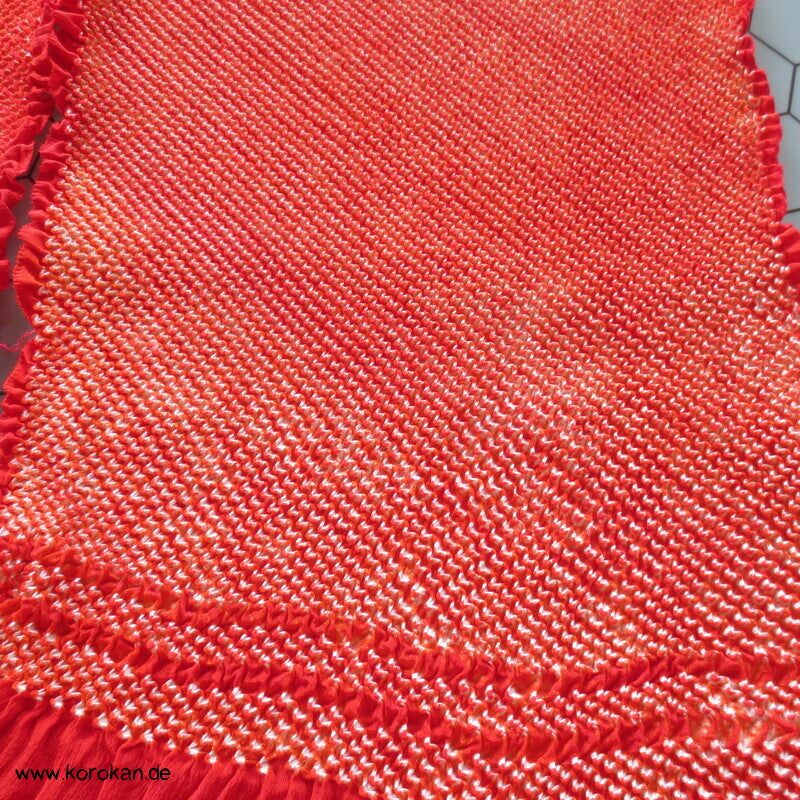 Full Shibori auf rotem Seidencrepe