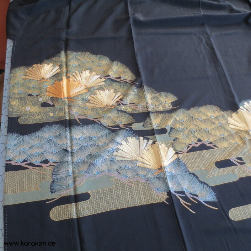 junge Kiefer bestickt Tomesode Seiden Kimono