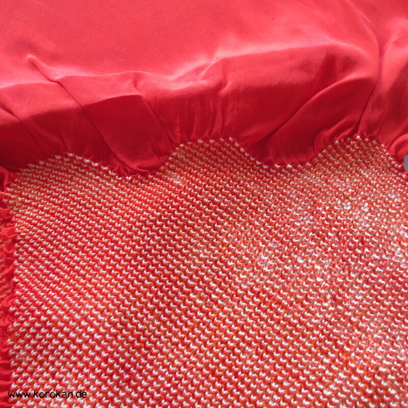 Full Shibori auf rotem Seidencrepe