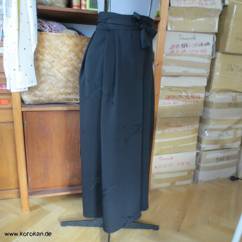 Hakama artige Hose, schwarzer Haori Kimono Seidendamast