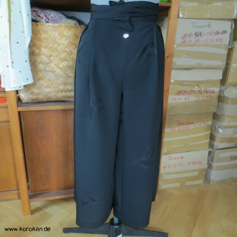 Hakama artige Hose, schwarzer Haori Kimono Seidendamast
