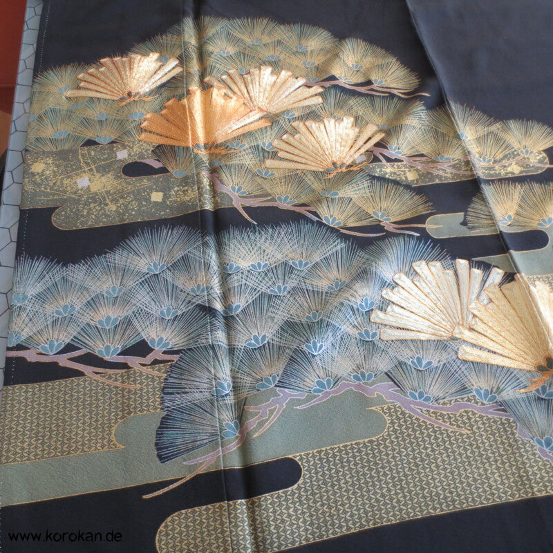 junge Kiefer bestickt Tomesode Seiden Kimono