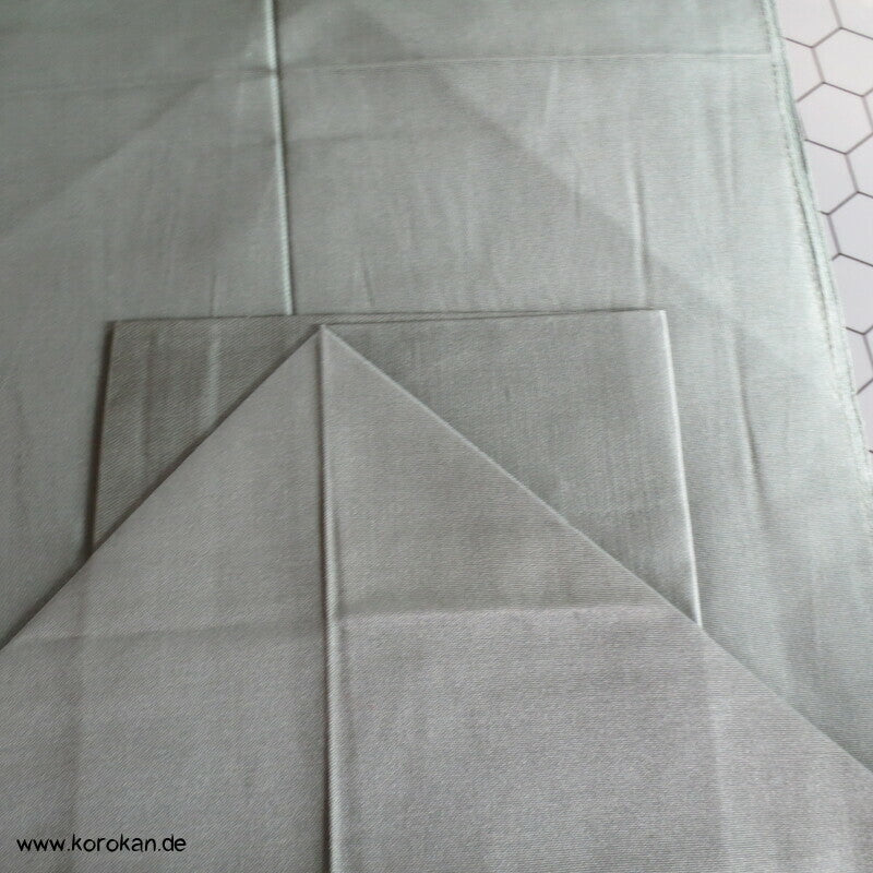 Ornamente in dunkeljade, feiner leichter Nagoya Obi