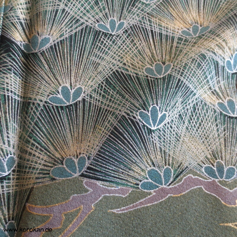 junge Kiefer bestickt Tomesode Seiden Kimono