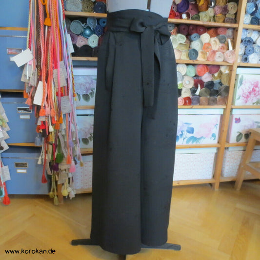 Hakama artige Hose, schwarzer Haori Kimono Seidendamast