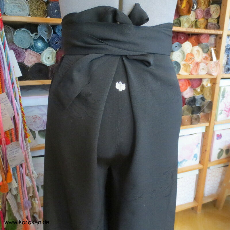 Hakama artige Hose, schwarzer Haori Kimono Seidendamast