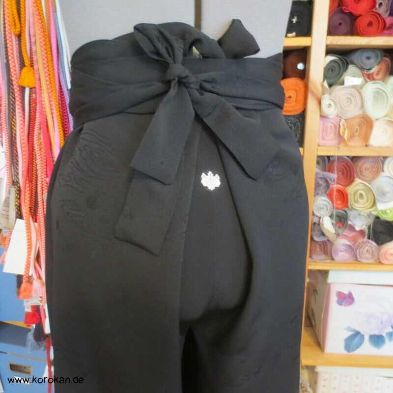 Hakama artige Hose, schwarzer Haori Kimono Seidendamast