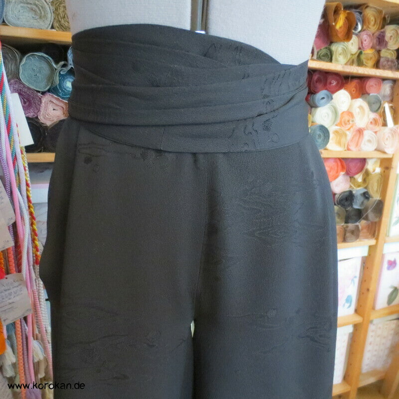 Hakama artige Hose, schwarzer Haori Kimono Seidendamast