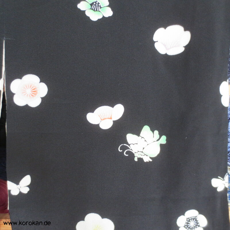 Blüten, Schmetterlinge auf schwarz Komon Kimono