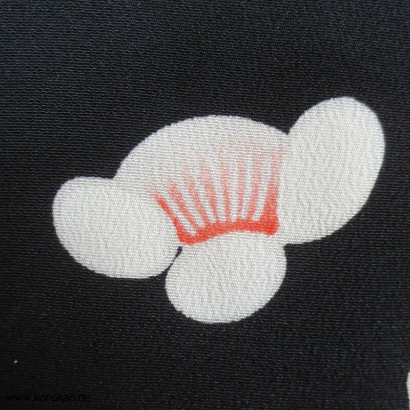 Blüten, Schmetterlinge auf schwarz Komon Kimono