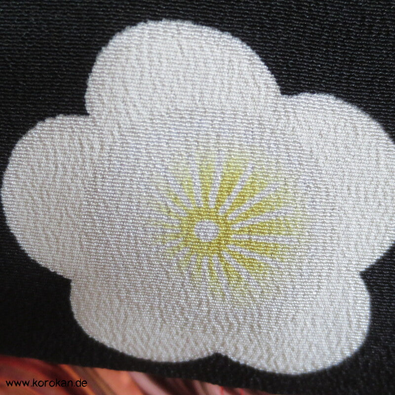 Blüten, Schmetterlinge auf schwarz Komon Kimono