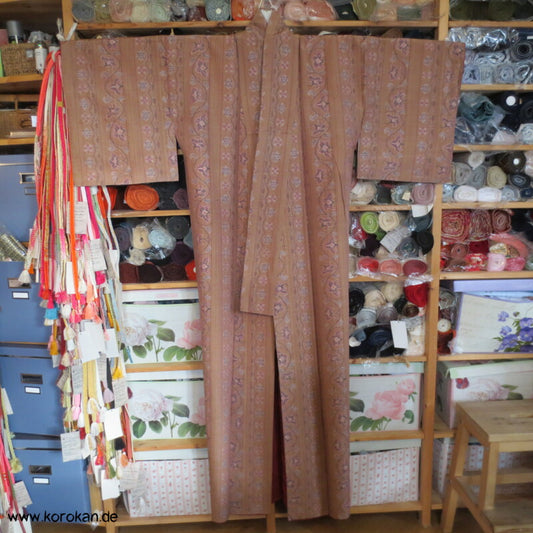 arabeske Streifen Kasuri Tsumugi Seide Kimono