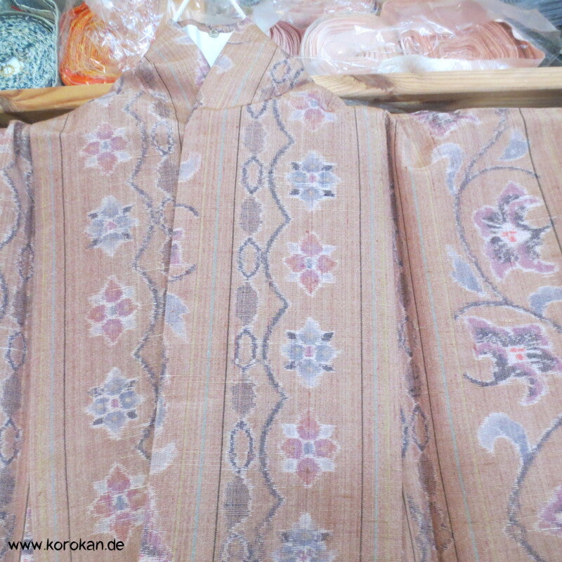 arabeske Streifen Kasuri Tsumugi Seide Kimono