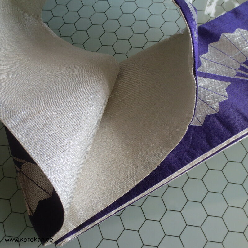 silberne Fächer in violett Hanhaba Obi zum Tanzen