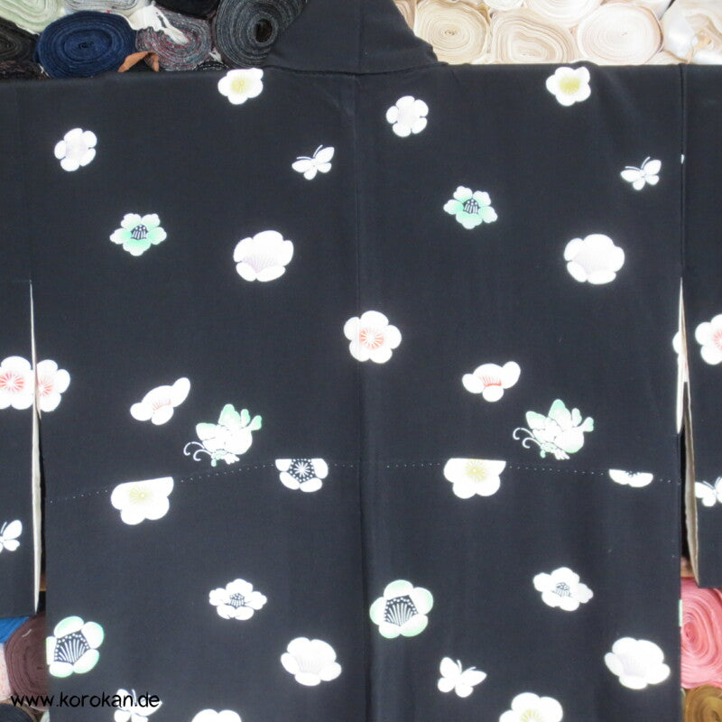 Blüten, Schmetterlinge auf schwarz Komon Kimono