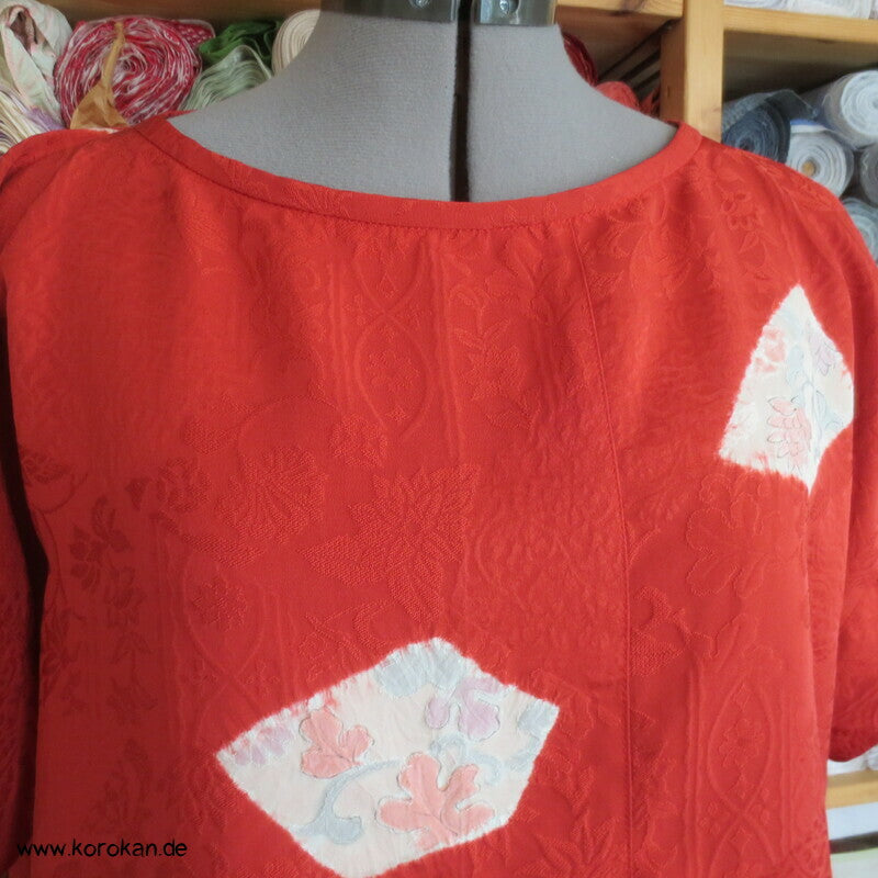 einfaches T Shirt aus Seiden Jacquard mit Shibori Kiribame Mustern