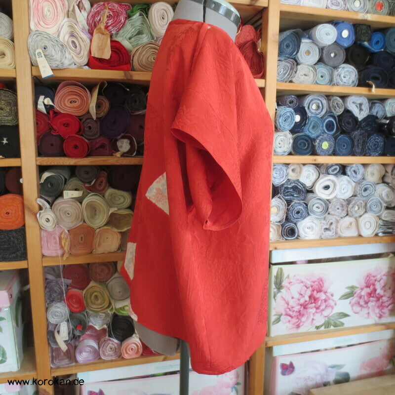 einfaches T Shirt aus Seiden Jacquard mit Shibori Kiribame Mustern