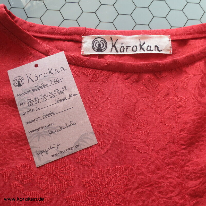 einfaches T Shirt aus Seiden Jacquard mit Shibori Kiribame Mustern