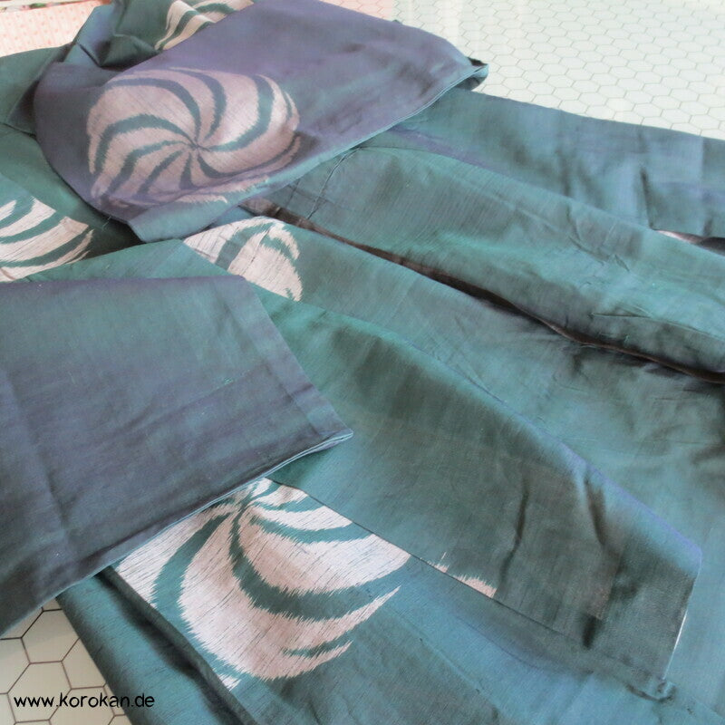 Spiralen auf dunkelpetrolgrün Hitoe Sha Seide japanischer Kimono