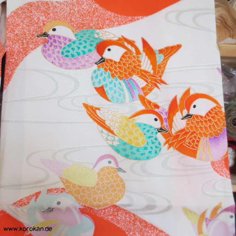 kleine Mädchen Furisode - Prachtkimono, Mandarinenten, Goldstickerei