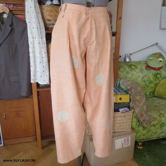weite Bundfalten Hose Kimono Tsumugi Seiden Kasuri Kikko Stoff, Glasknopf, Gr. 44