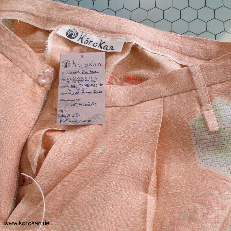 weite Bundfalten Hose Kimono Tsumugi Seiden Kasuri Kikko Stoff, Glasknopf, Gr. 44