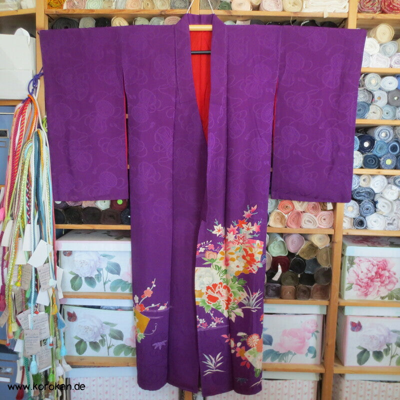 Furisode Seiden Kimono, Murasaki lila, antik, teilbestickt