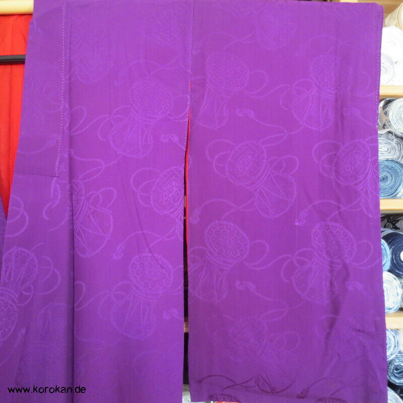 Furisode Seiden Kimono, Murasaki lila, antik, teilbestickt