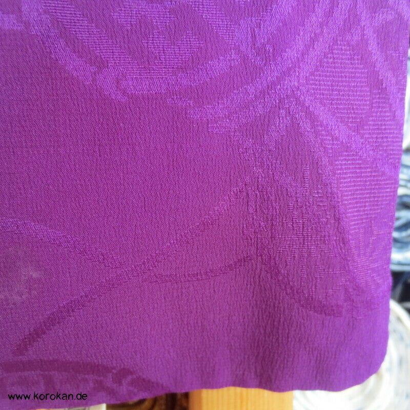 Furisode Seiden Kimono, Murasaki lila, antik, teilbestickt
